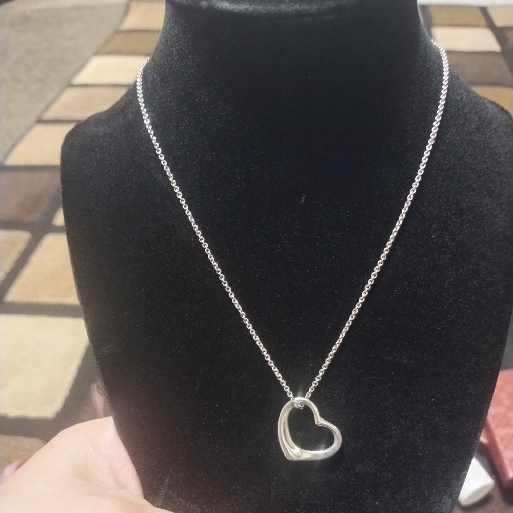 Tiffany & Co. Silver Heart Necklace with pouch and box - Picture 1 of 9
